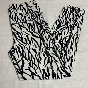 Zyia Active Safari Pocket Hi-Rise 7/8 Leggings zebra print NWOT size 6-8